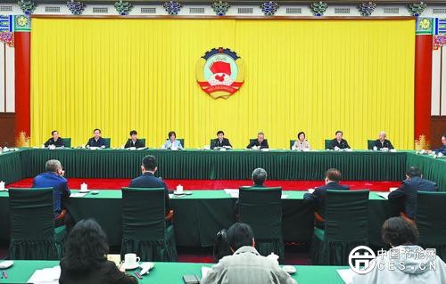 全国政协召开双周协商座谈会 围绕建立能耗双控向碳排放双控全面转型新机制协商议政 王沪宁主持