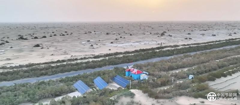 阳光“养绿”首条零碳沙漠公路