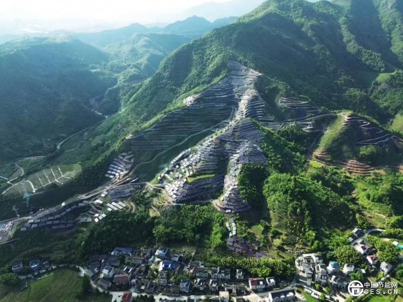 中国团队攻克钙钛矿规模化生产技术难题