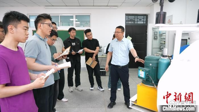 甘肃高校技术破壁 新能源电力装备加持“透视眼”