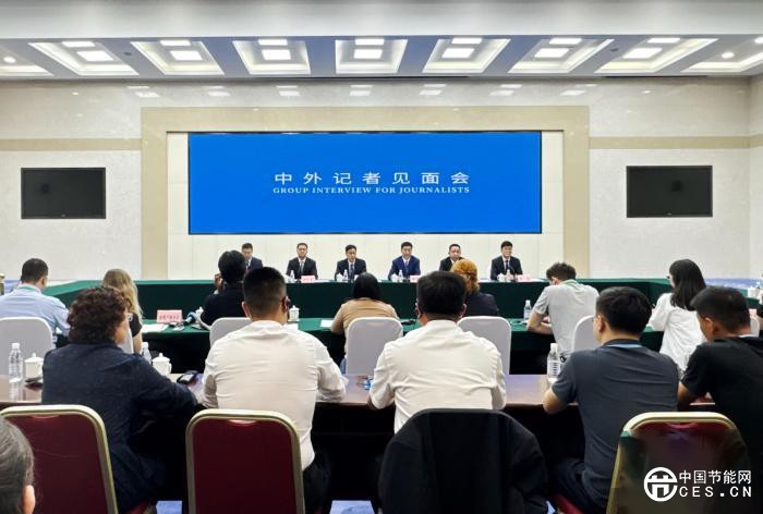 国务院新闻办在青海举行“推动绿色发展”中外记者见面会