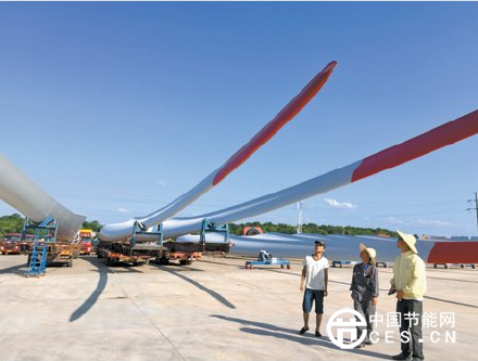 湘潭高新区湖南创一精心制造的风电叶片待发全国各地