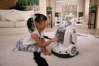 服务机器人在智能家居中扮演着什么样的角色？