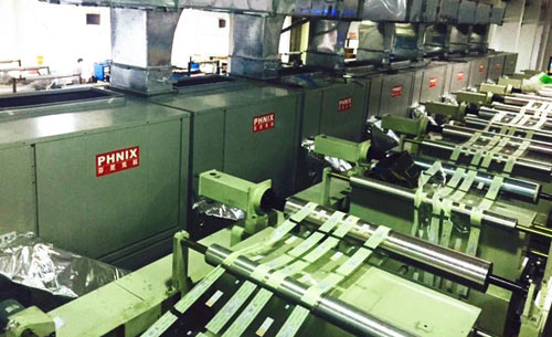 图为采用芬尼单元式印刷烘干热泵进行节能改造的上海龙舟印刷车间一角