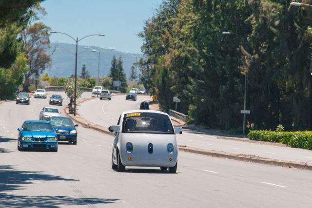 谷歌在加州测试最新版无人汽车