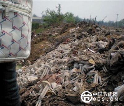 据统计，2006年我国报废的含汞照明电器折合40瓦标准荧光灯达10亿只，由于处置不当而释放到大气环境中的汞量竟达70~80 吨，但至今国家尚没有出台针对性措施和政策。
