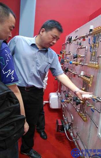 （丹佛斯蔡宇峰为用户讲解热量表集中抄表系统）