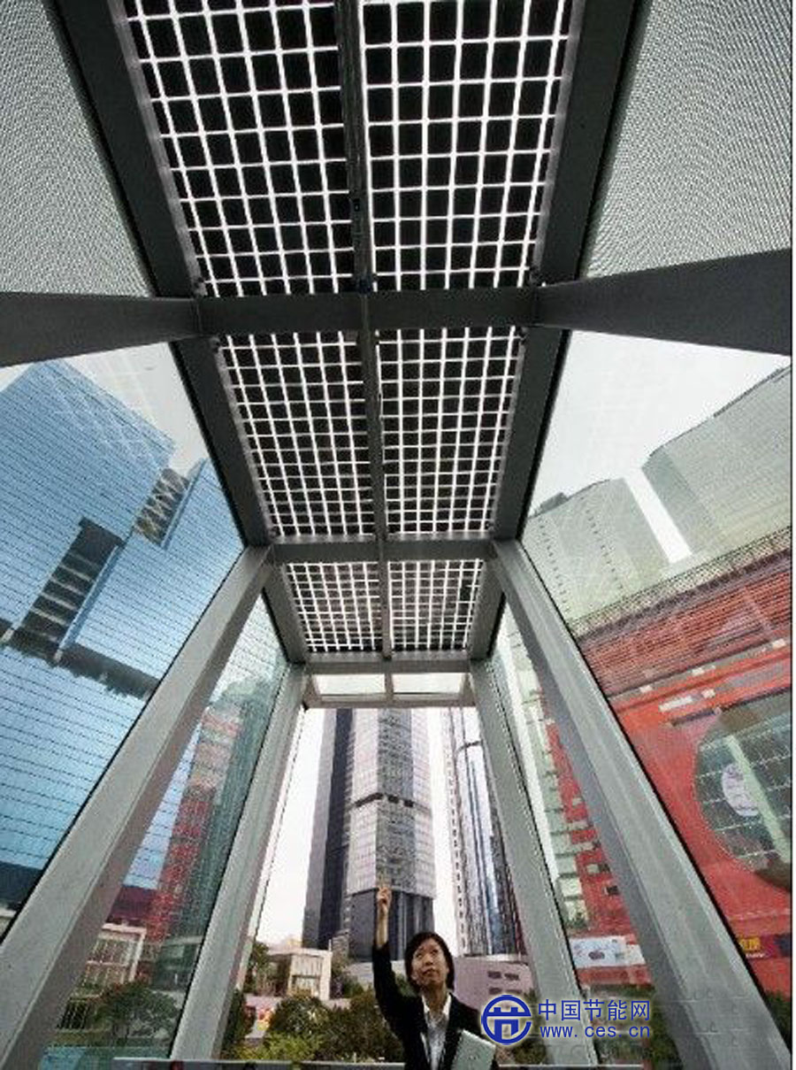 　　香港首座零碳建筑“零碳天地”将于2013年1月5日正式开放。“零碳天地”采用太阳能以及较环保的生物柴油发电，其产生的可再生能源比营运时所需能源更多。