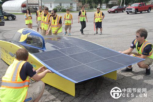 新型太阳能车 你能分出头尾？