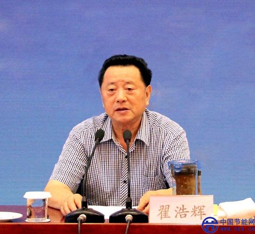 水利部原副部长、农业节水科技奖奖励委员会主任、  中国农业节水和农村供水技术协会会长翟浩辉主持颁奖大会并讲话