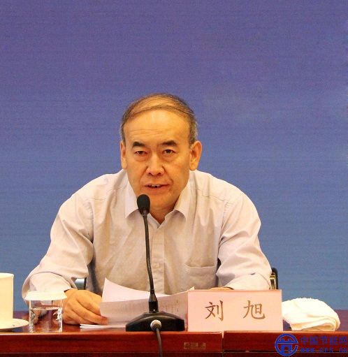 中国农业科学院副院长、中国工程院院士刘旭宣读  第三届农业节水科技奖表彰决定