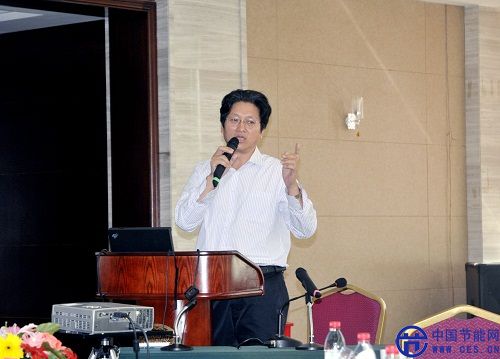 张学会介绍夹马口灌区灌溉计量工作的基本情况
