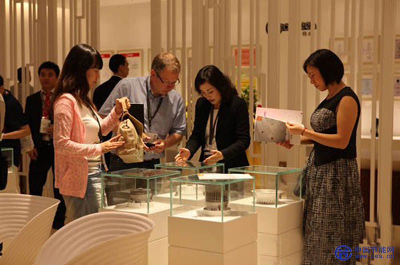 2013广州国际照明展览会：Geosheen极成光电吸引众多中外观众驻足参观